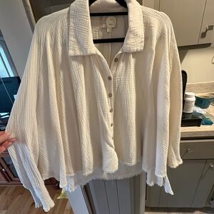 Oli & Hali Cream Textured Shirt. Longer in the back. Oversized. M/L